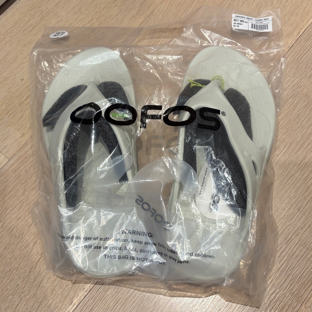 OOFOS OOriginal - Cosmic Gray - NEW WITH TAGS